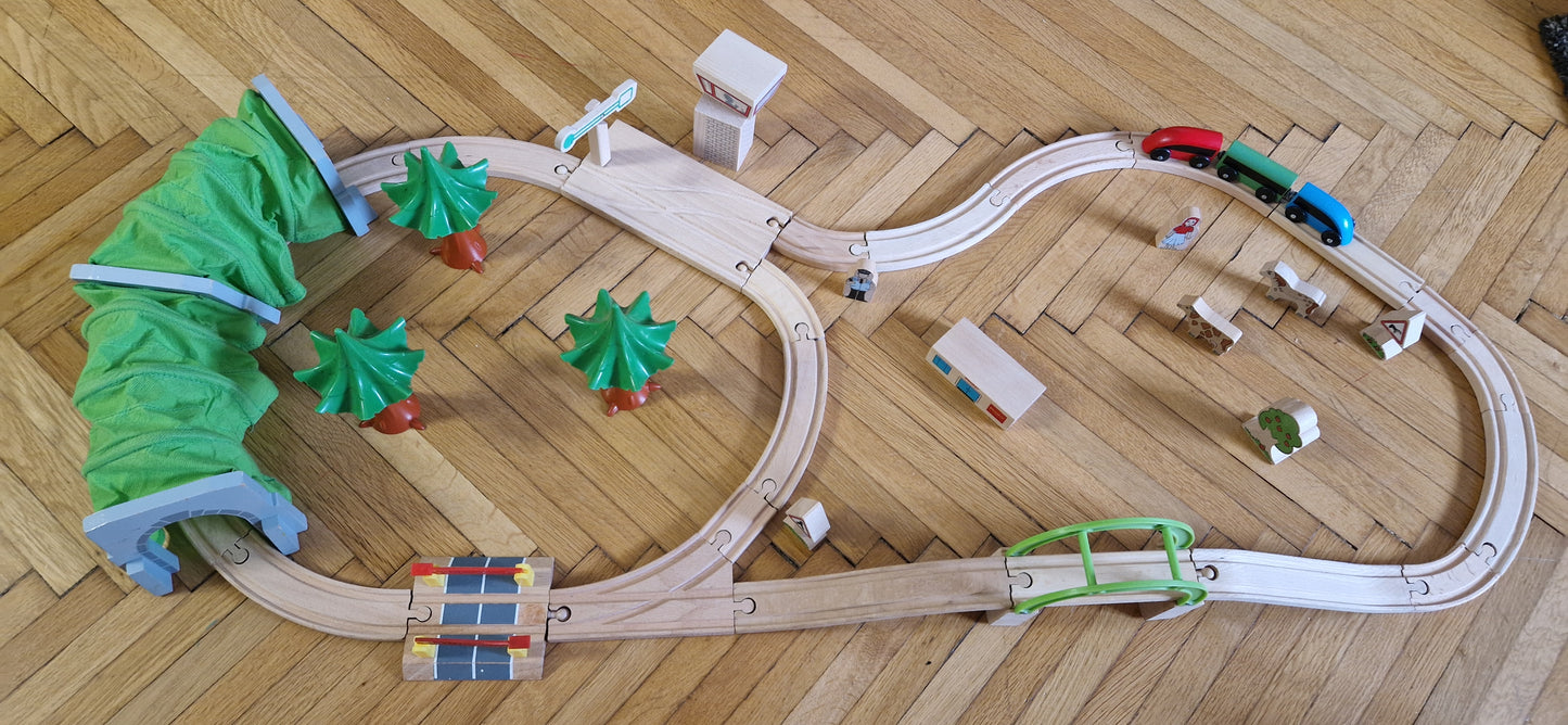 Egyedi vonatpálya fa váltóval, toronnyal, flexibilis alagúttal, híddal, kiegészítőkkel