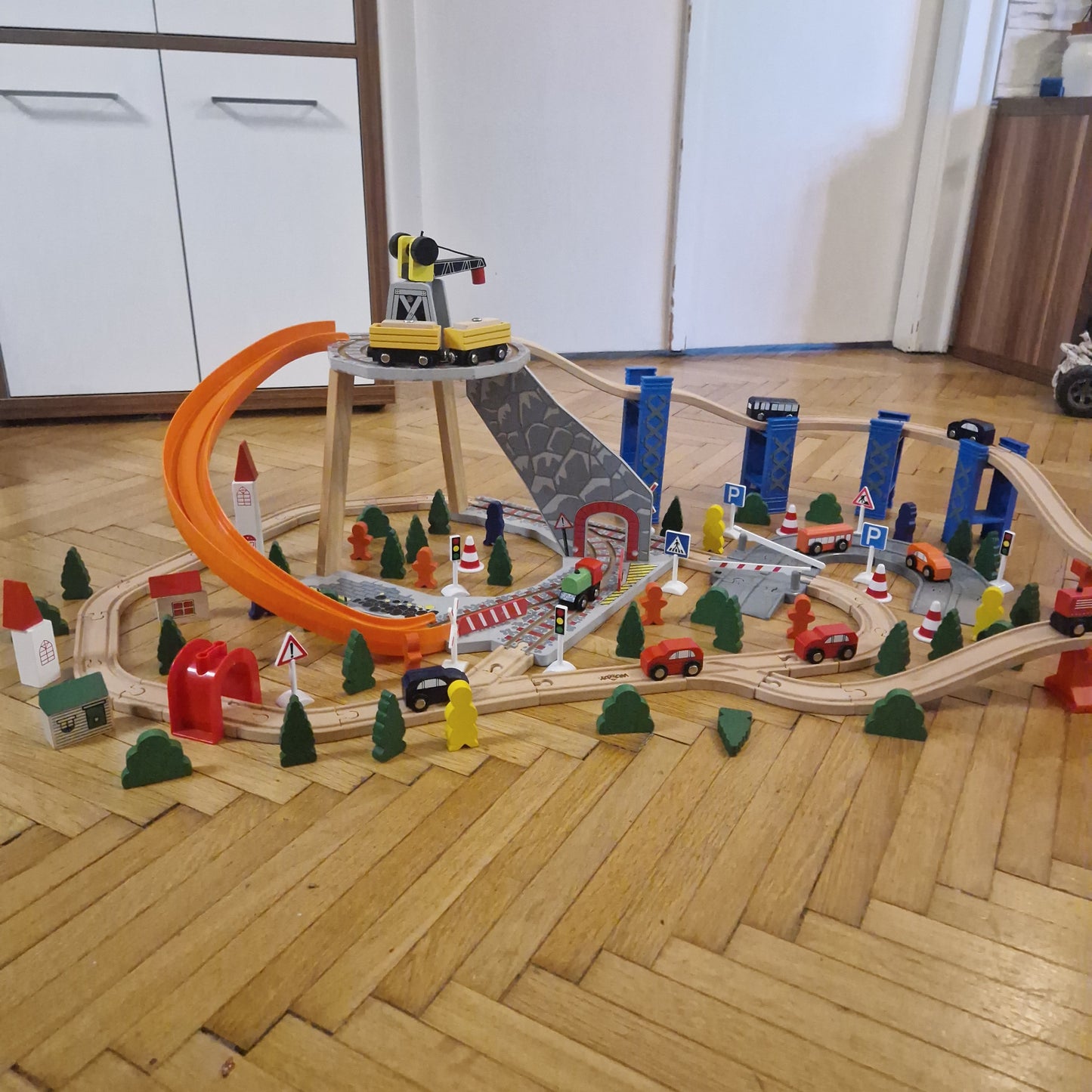 Hatalmas különleges woody vonatpálya rengeteg tartozékkal, daruval