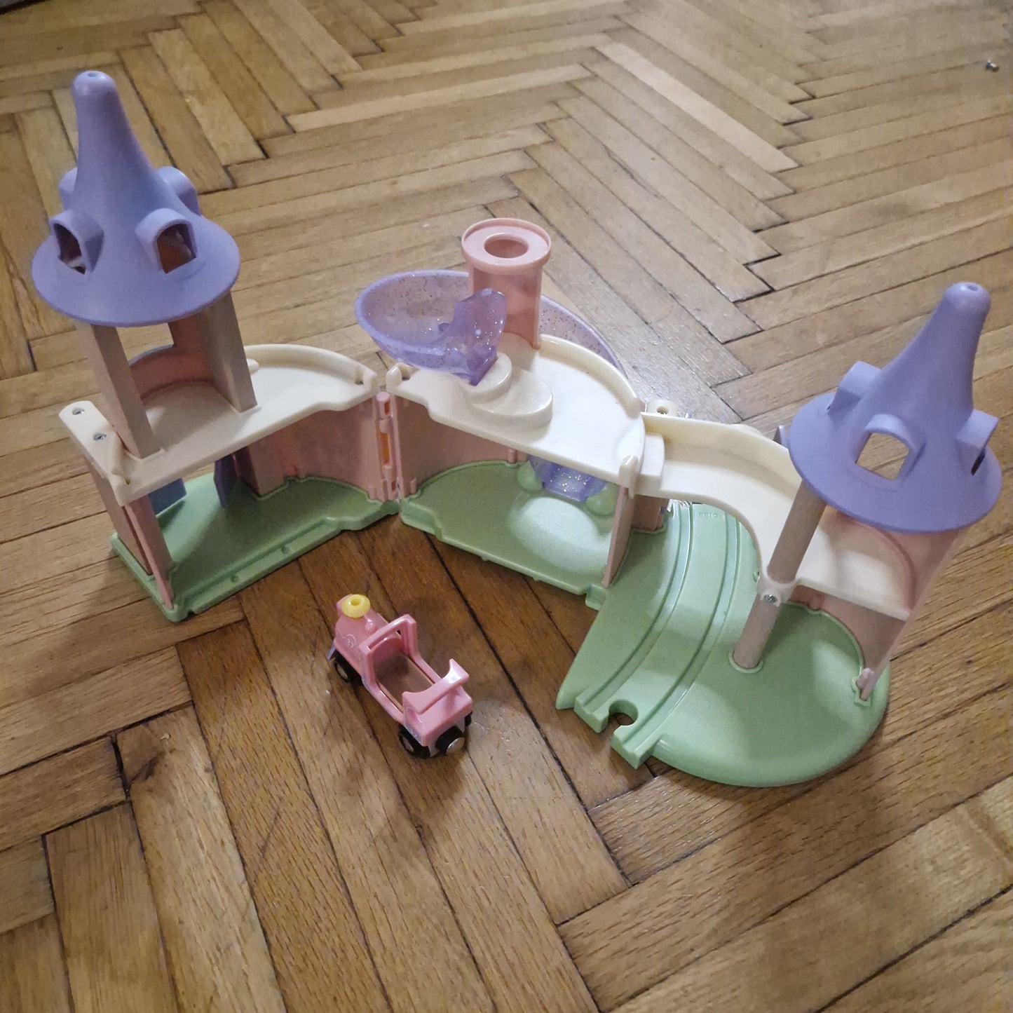 Kinyitható Brio hercegnő kastély vonatpályához rózsaszín Brio kisvonattal
