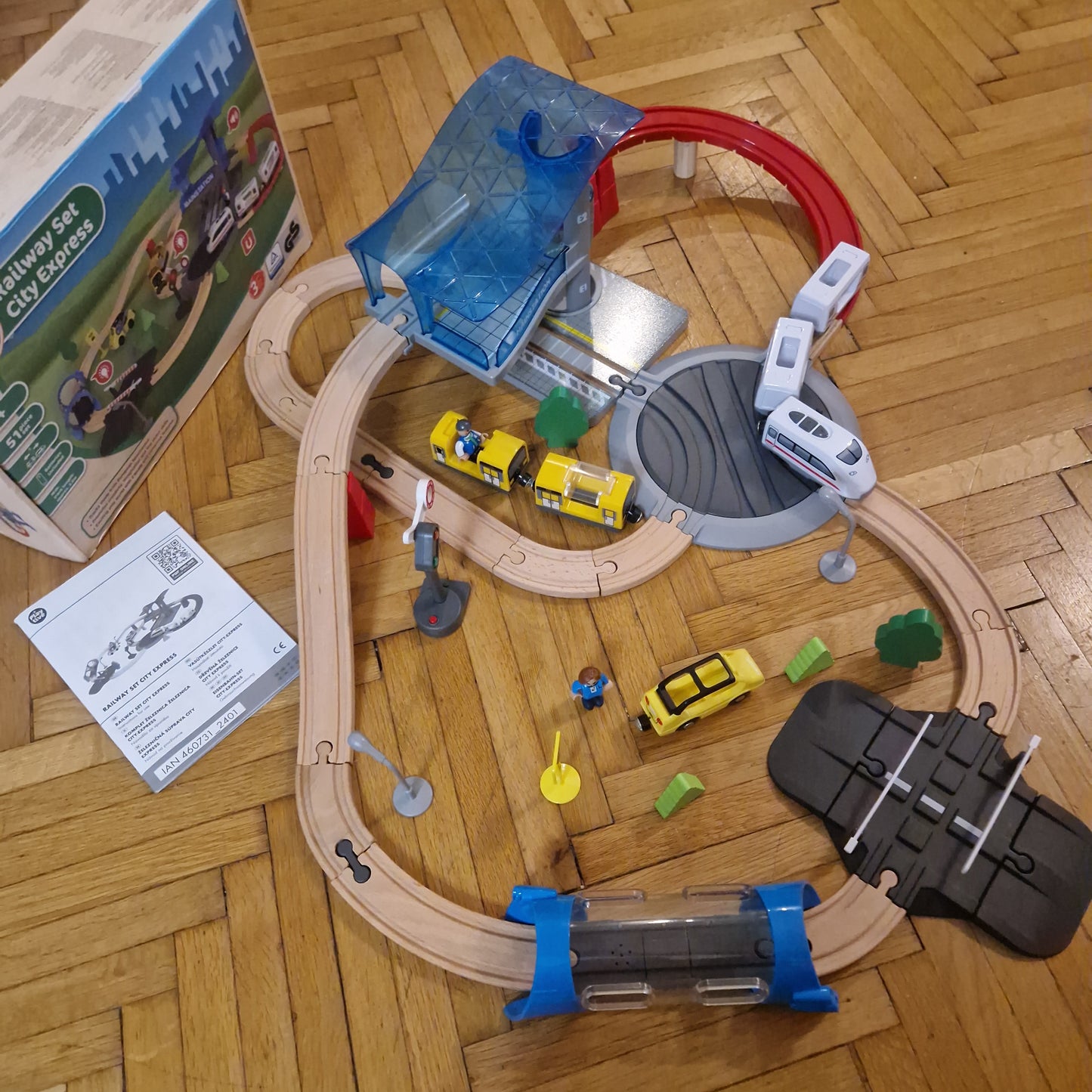 Futurisztikus vonatpálya dobozában