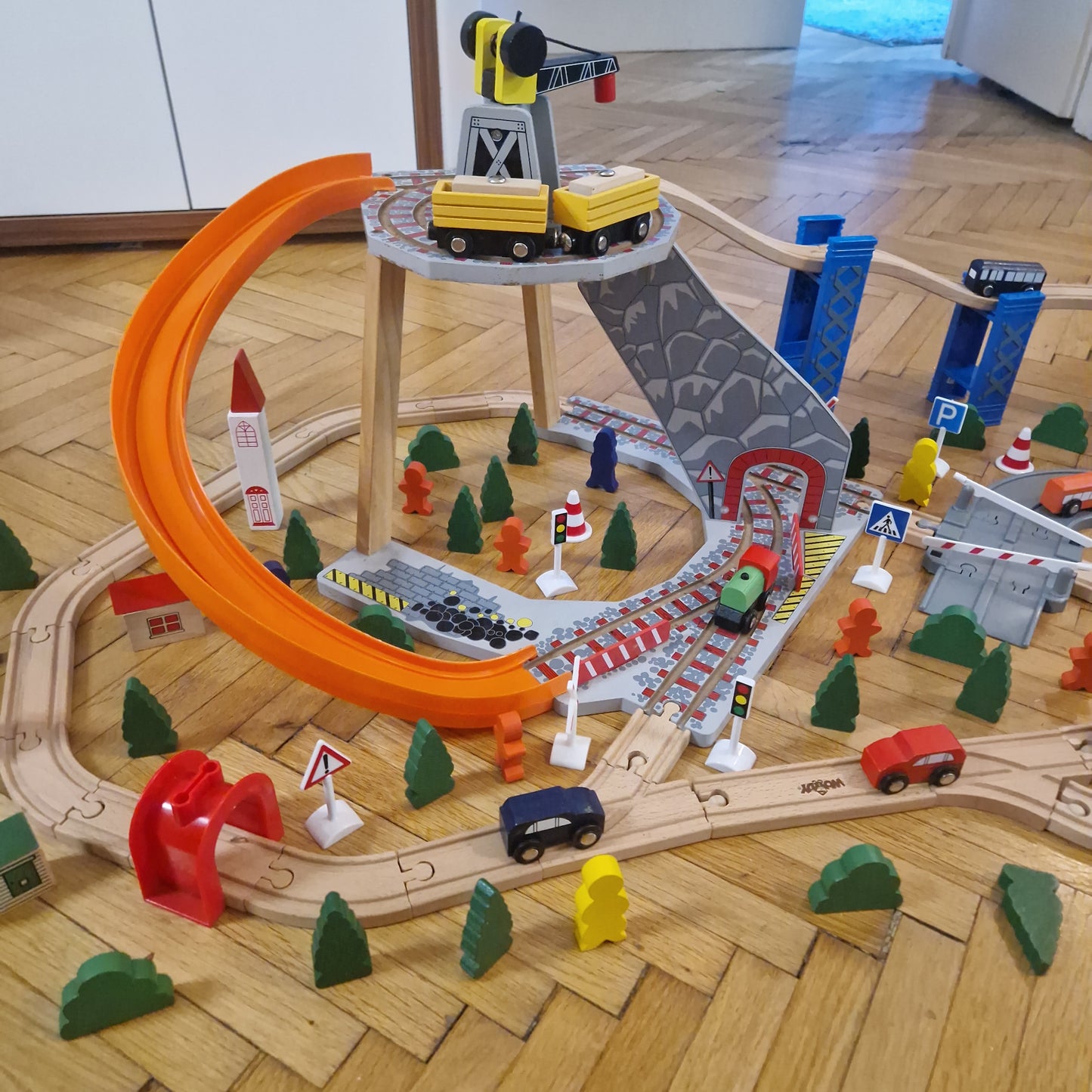 Hatalmas különleges woody vonatpálya rengeteg tartozékkal, daruval