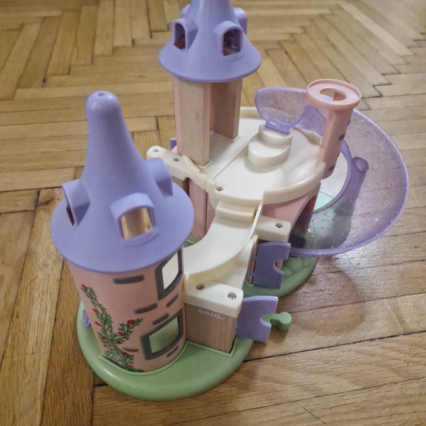 Kinyitható Brio hercegnő kastély vonatpályához rózsaszín Brio kisvonattal