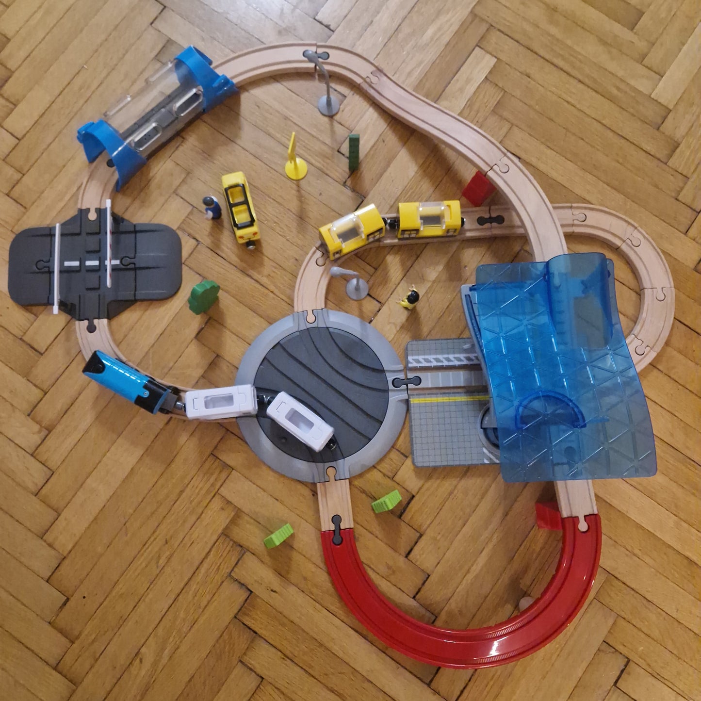 Futurisztikus pálya, szupergyors kisvonattal, fényalagúttal sok kiegészítővel