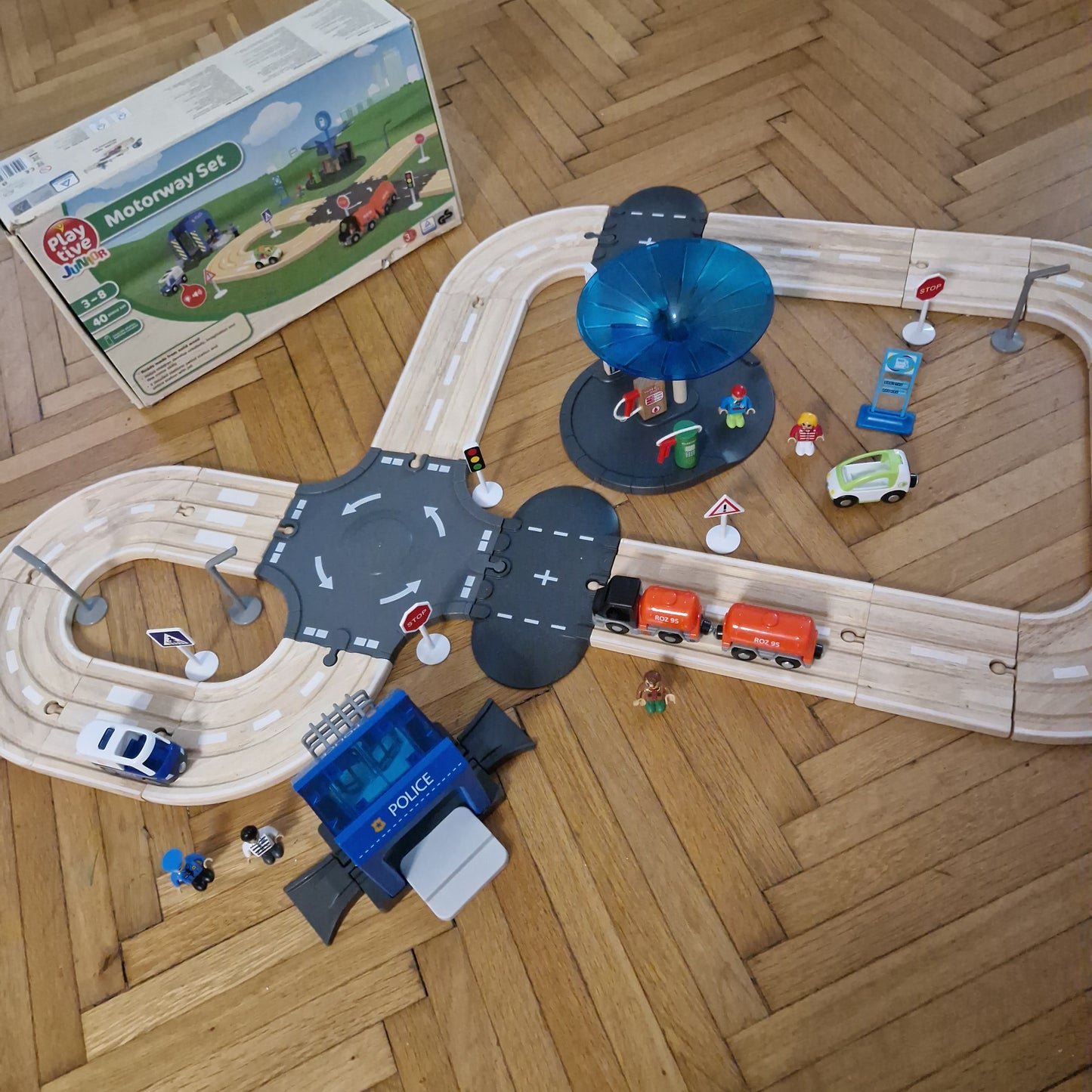 Óriási autópálya rengeteg szuper kiegészítővel, dobozában