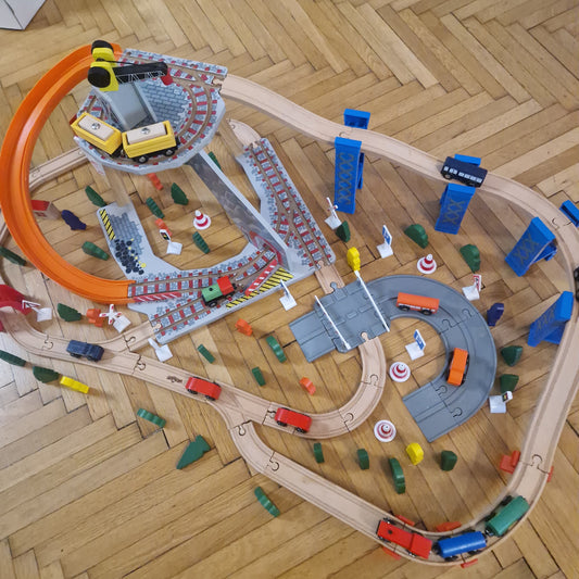 Hatalmas különleges woody vonatpálya rengeteg tartozékkal, daruval