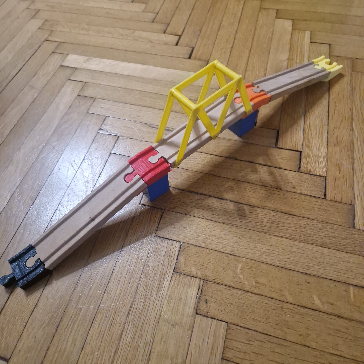Sárga híd SIHU adapterekkel, Duplokkal és sínekkel