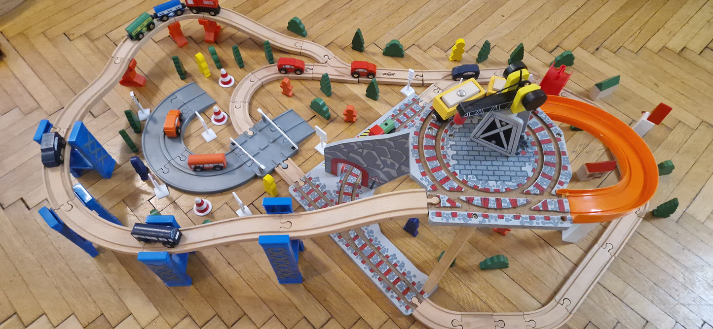 Hatalmas különleges woody vonatpálya rengeteg tartozékkal, daruval