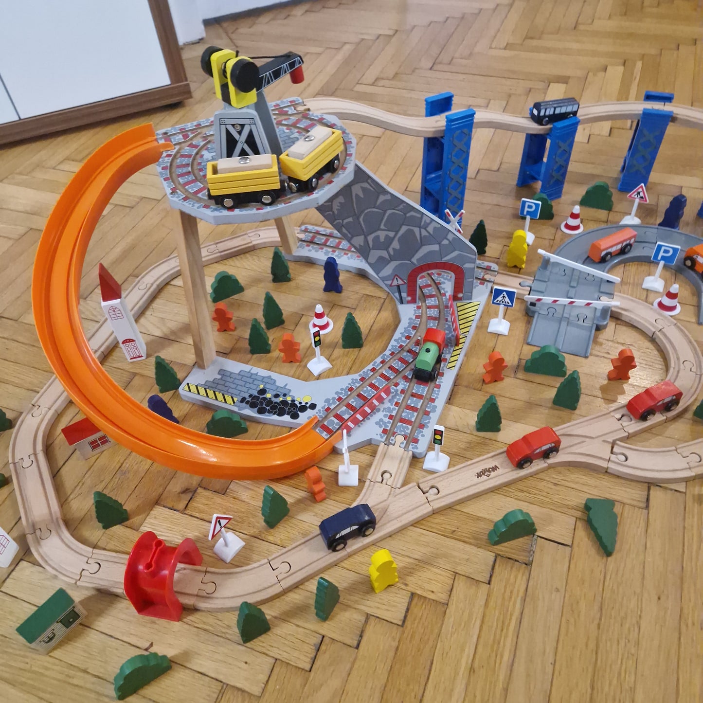 Hatalmas különleges woody vonatpálya rengeteg tartozékkal, daruval