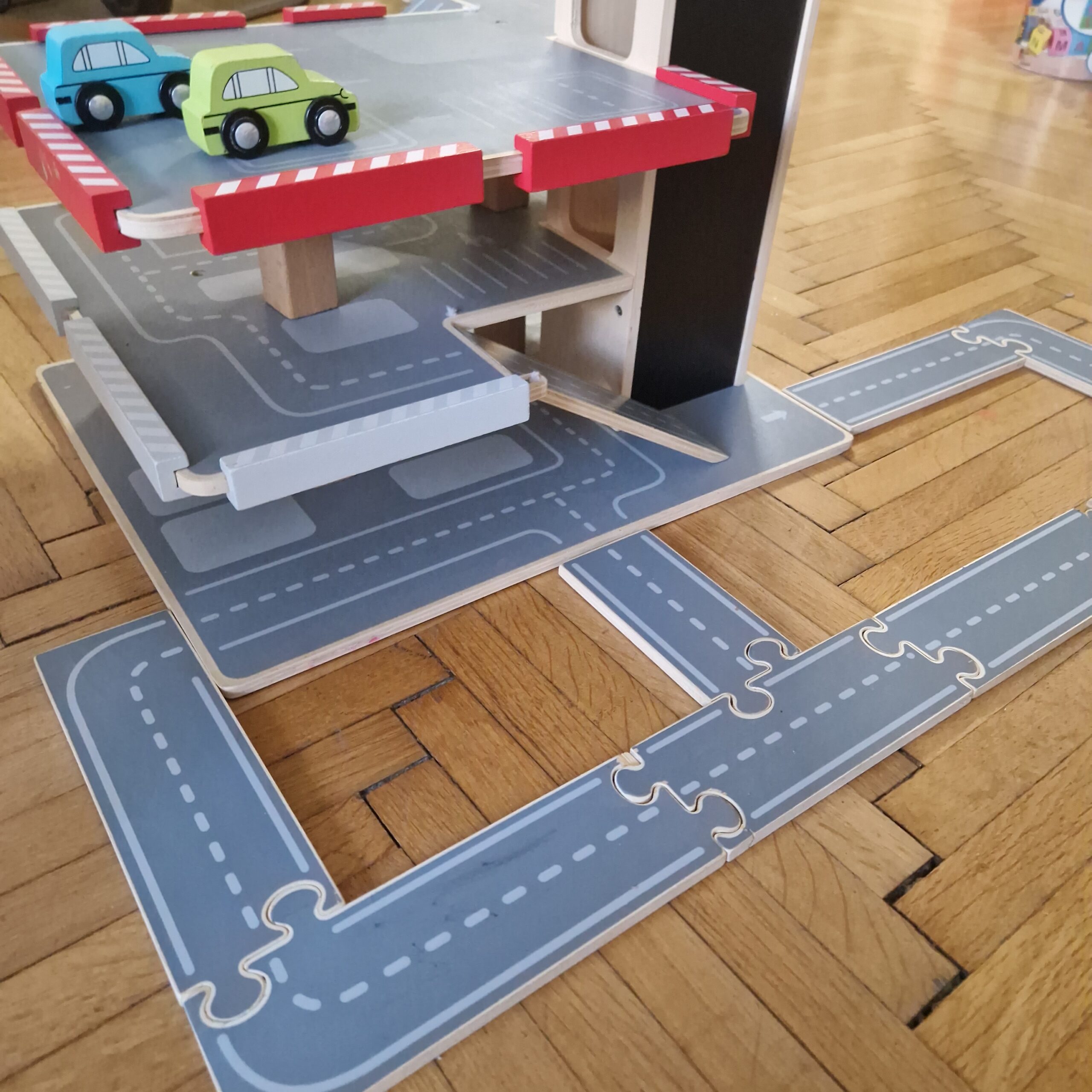 Óriási fa parkolóház - Image 4