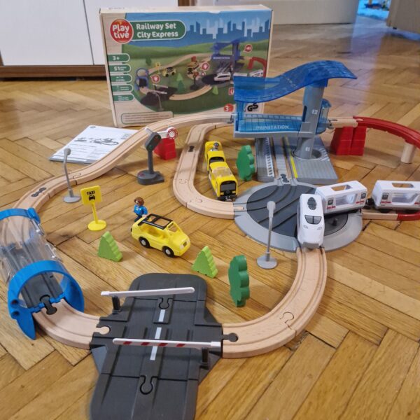 Futurisztikus vonatpálya dobozában