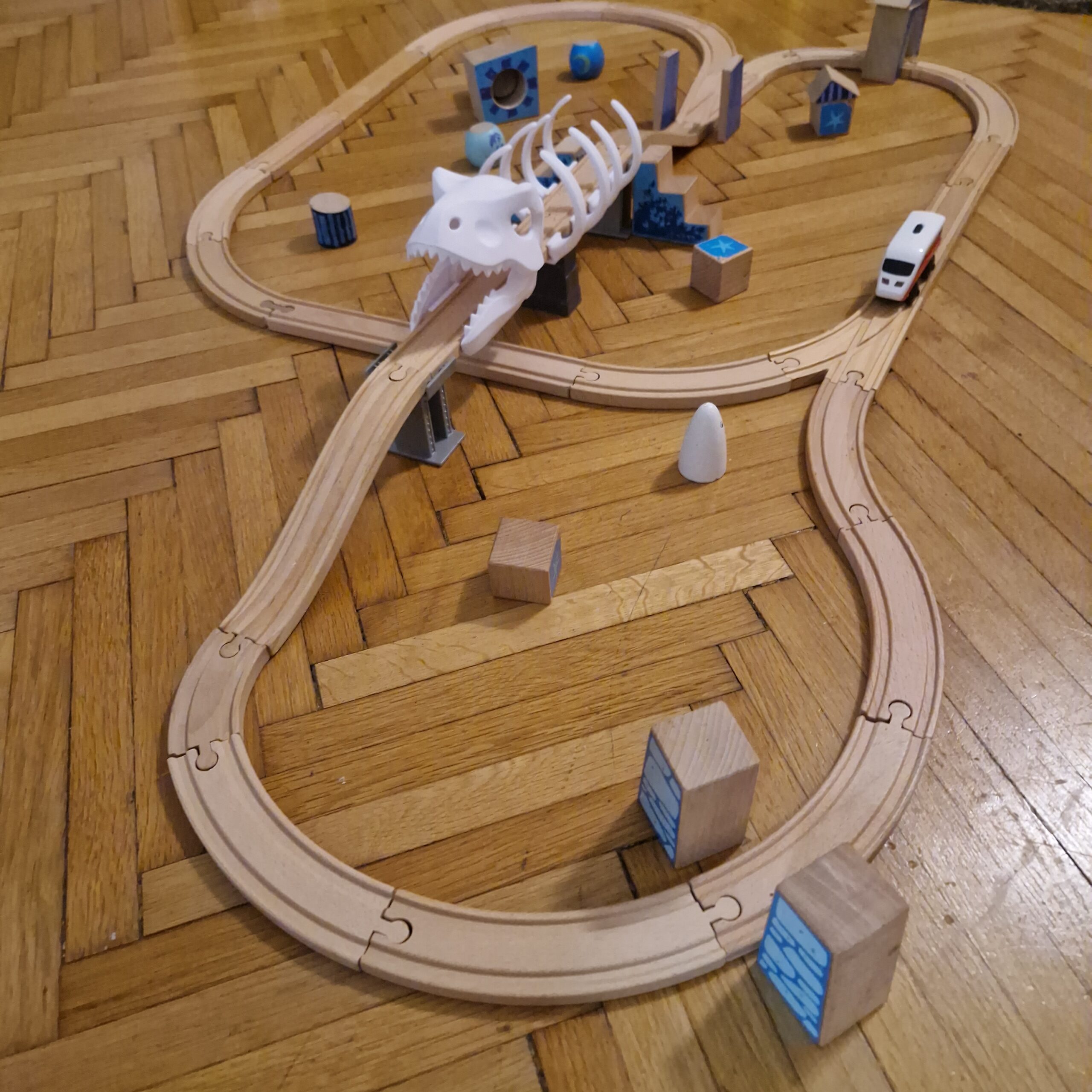 Dínós vonatpálya fa kiegészítókkel elektromos kisvonattal - Image 4