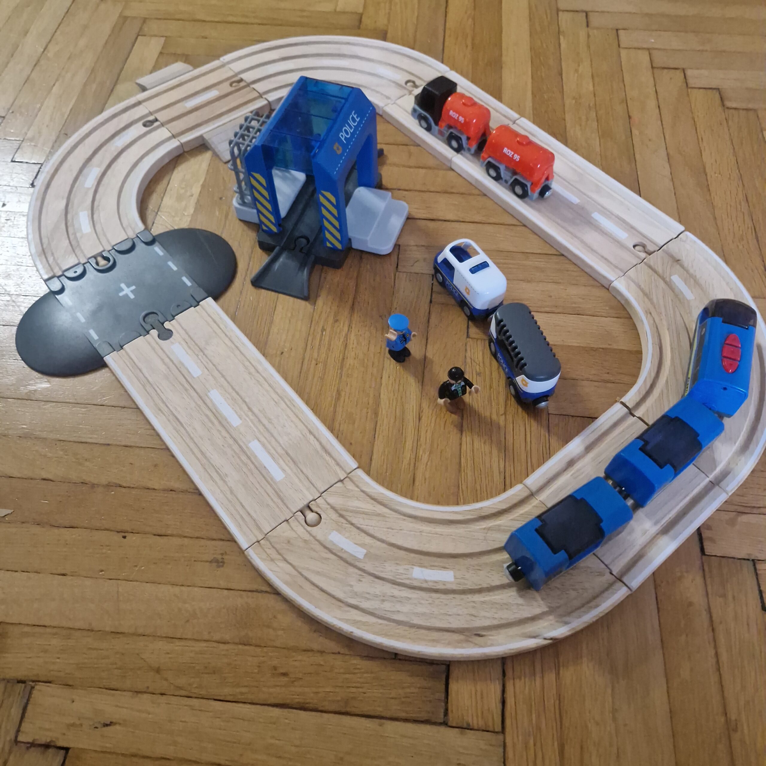 Autópálya rendőrséggel elektromos vonattal - Image 4