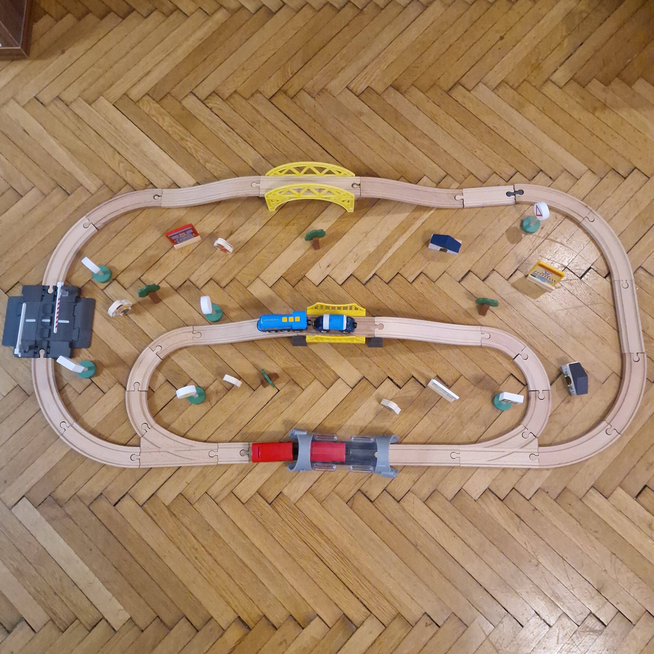 Nagy egyedi pálya elektromos kisvonattal - Image 2